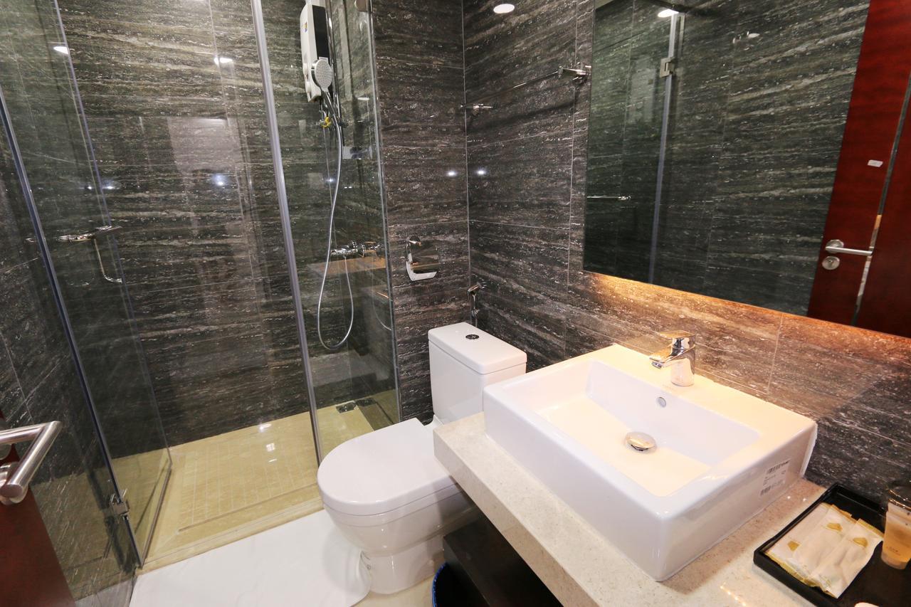 Eastland Hotel & Apartment Phnom Penh Dış mekan fotoğraf