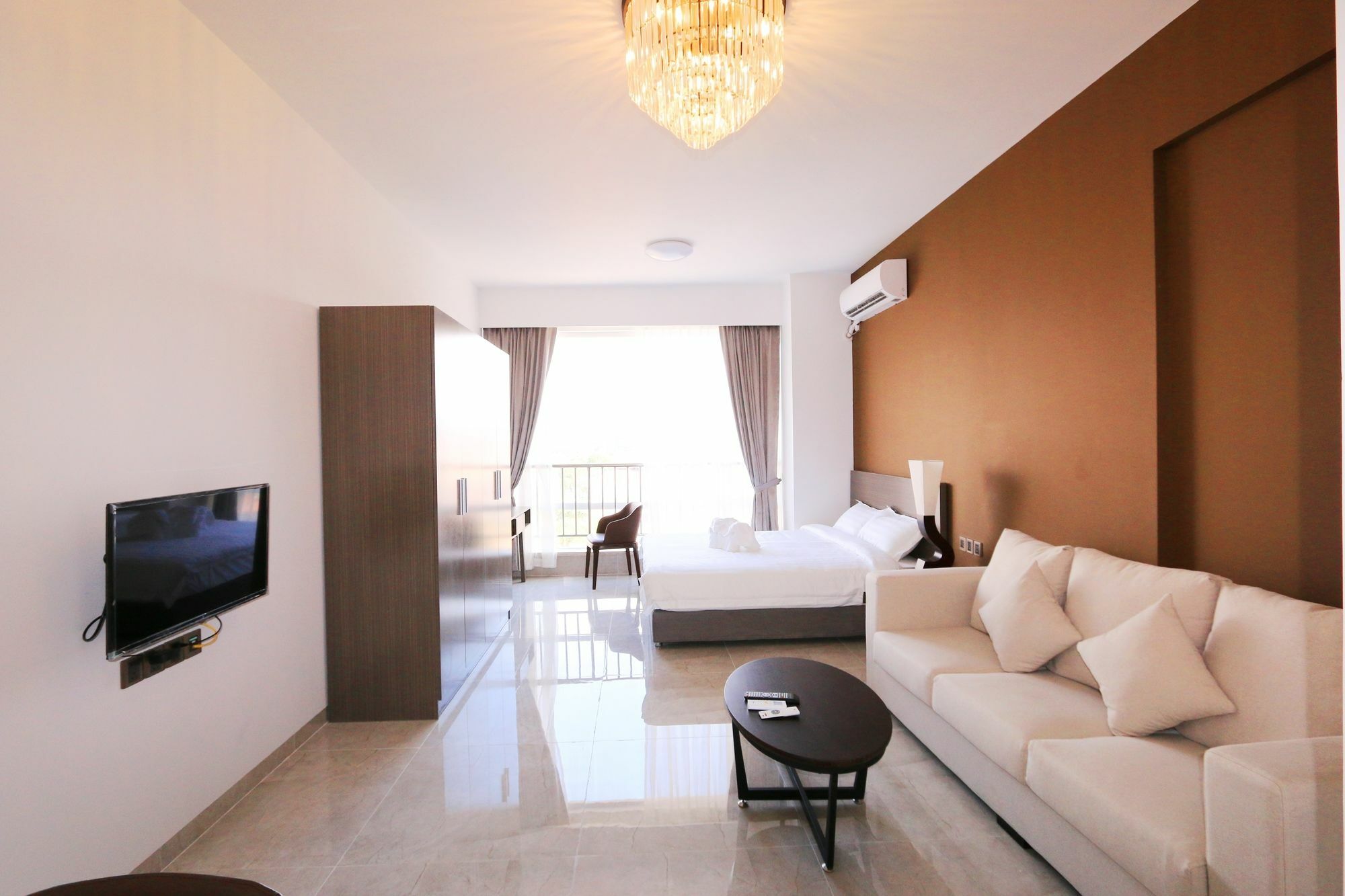 Eastland Hotel & Apartment Phnom Penh Dış mekan fotoğraf