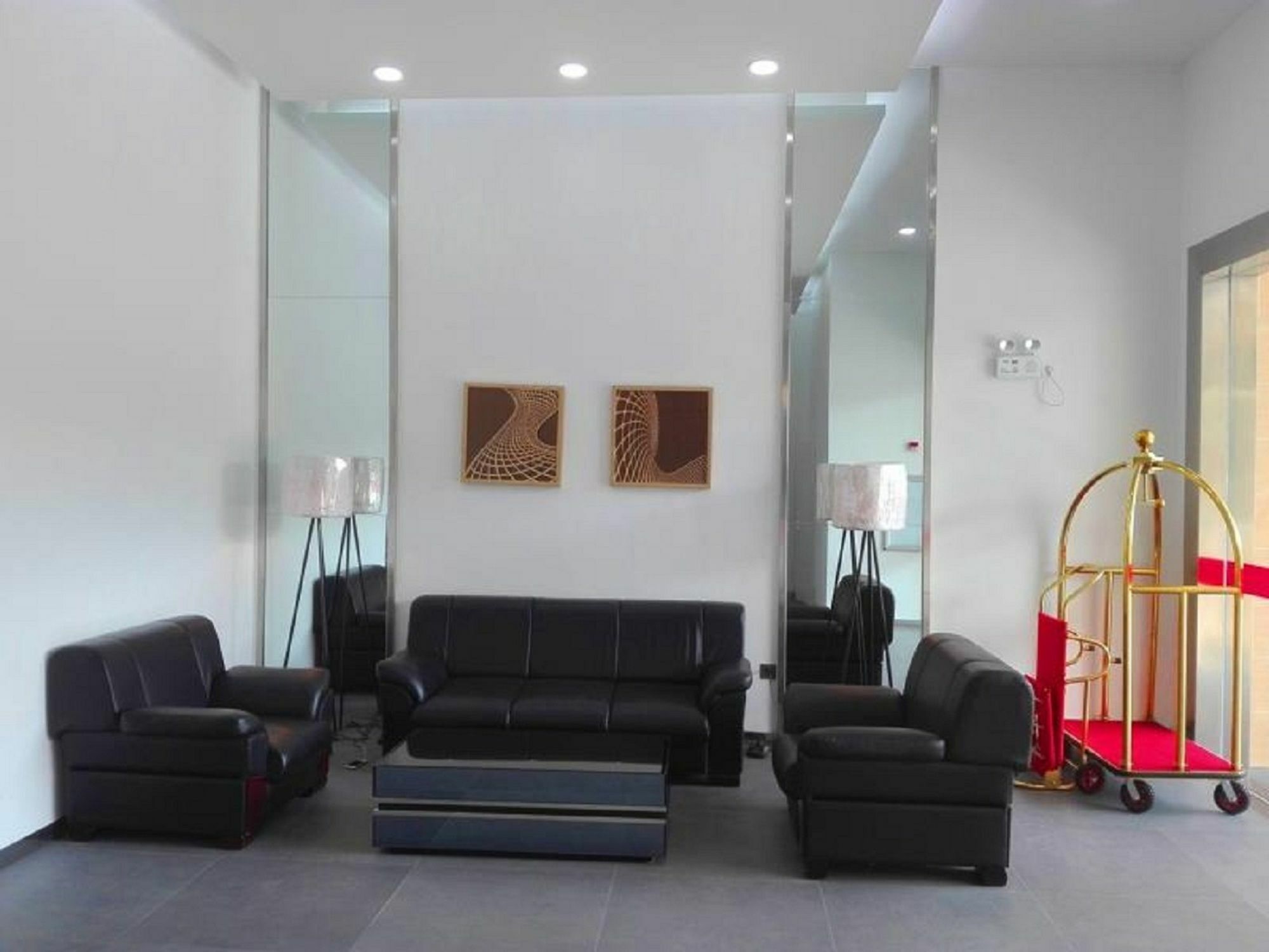 Eastland Hotel & Apartment Phnom Penh Dış mekan fotoğraf