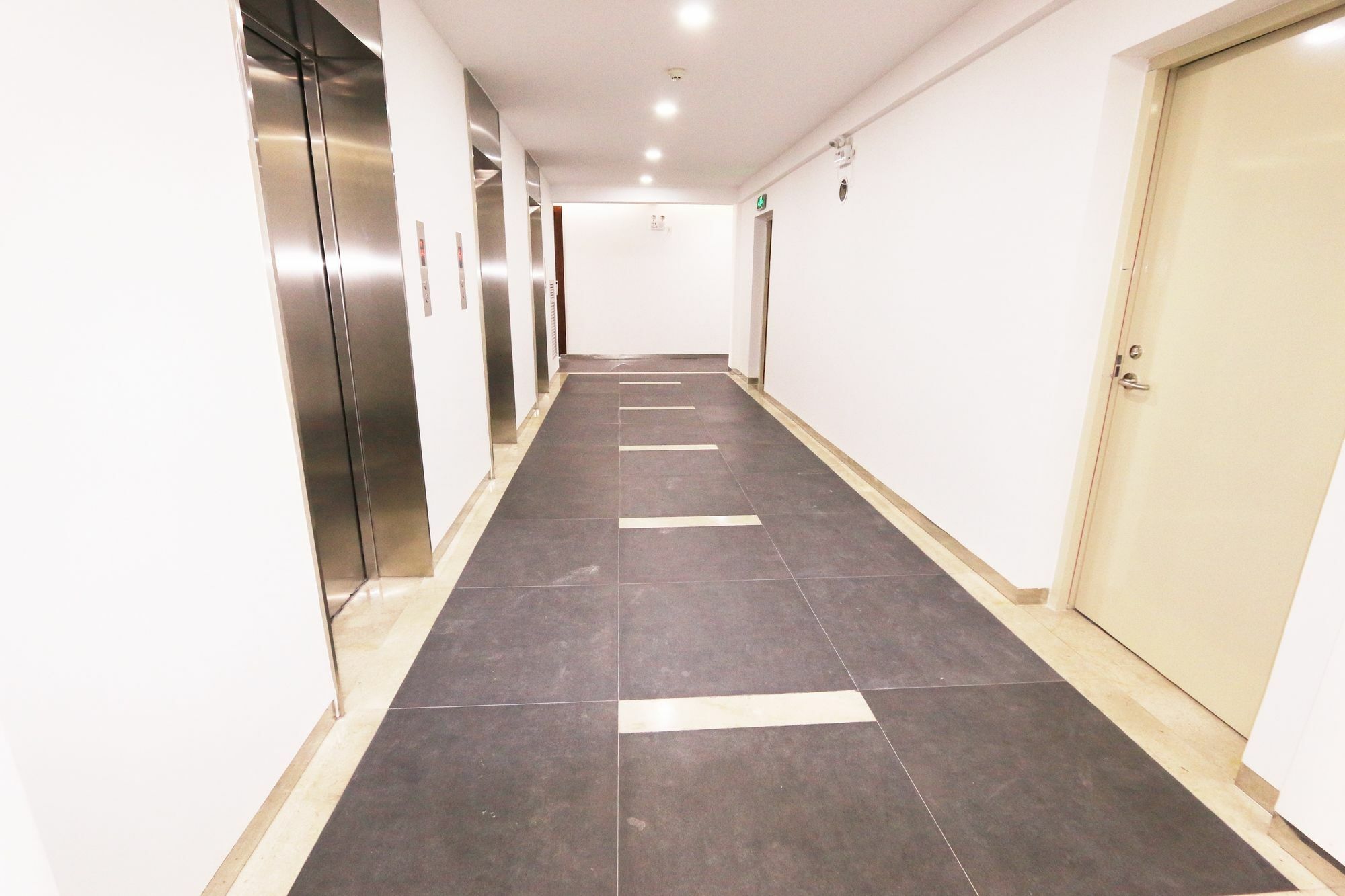 Eastland Hotel & Apartment Phnom Penh Dış mekan fotoğraf
