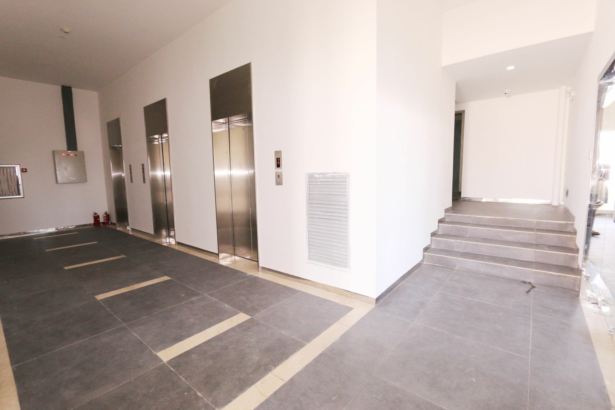Eastland Hotel & Apartment Phnom Penh Dış mekan fotoğraf
