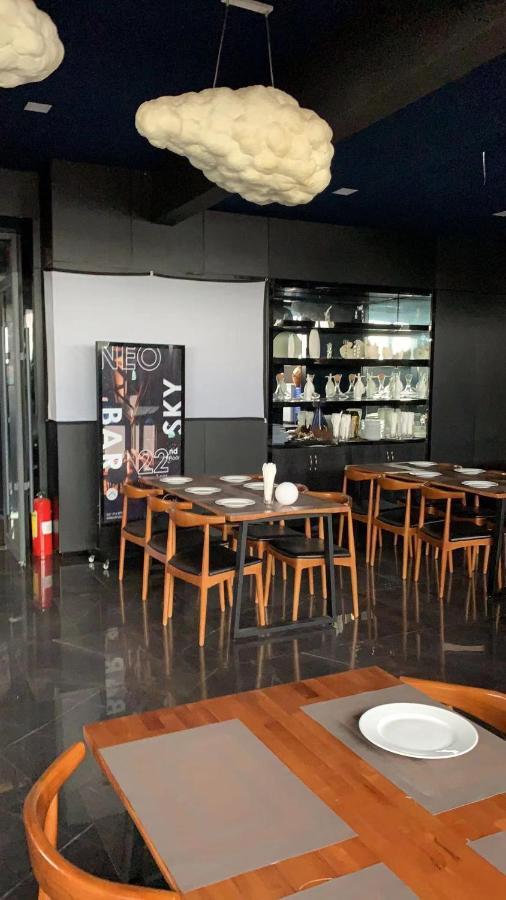 Eastland Hotel & Apartment Phnom Penh Dış mekan fotoğraf