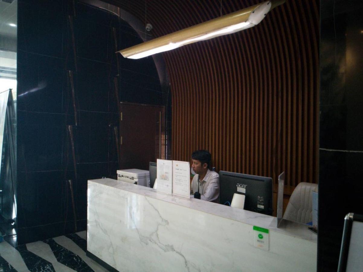 Eastland Hotel & Apartment Phnom Penh Dış mekan fotoğraf