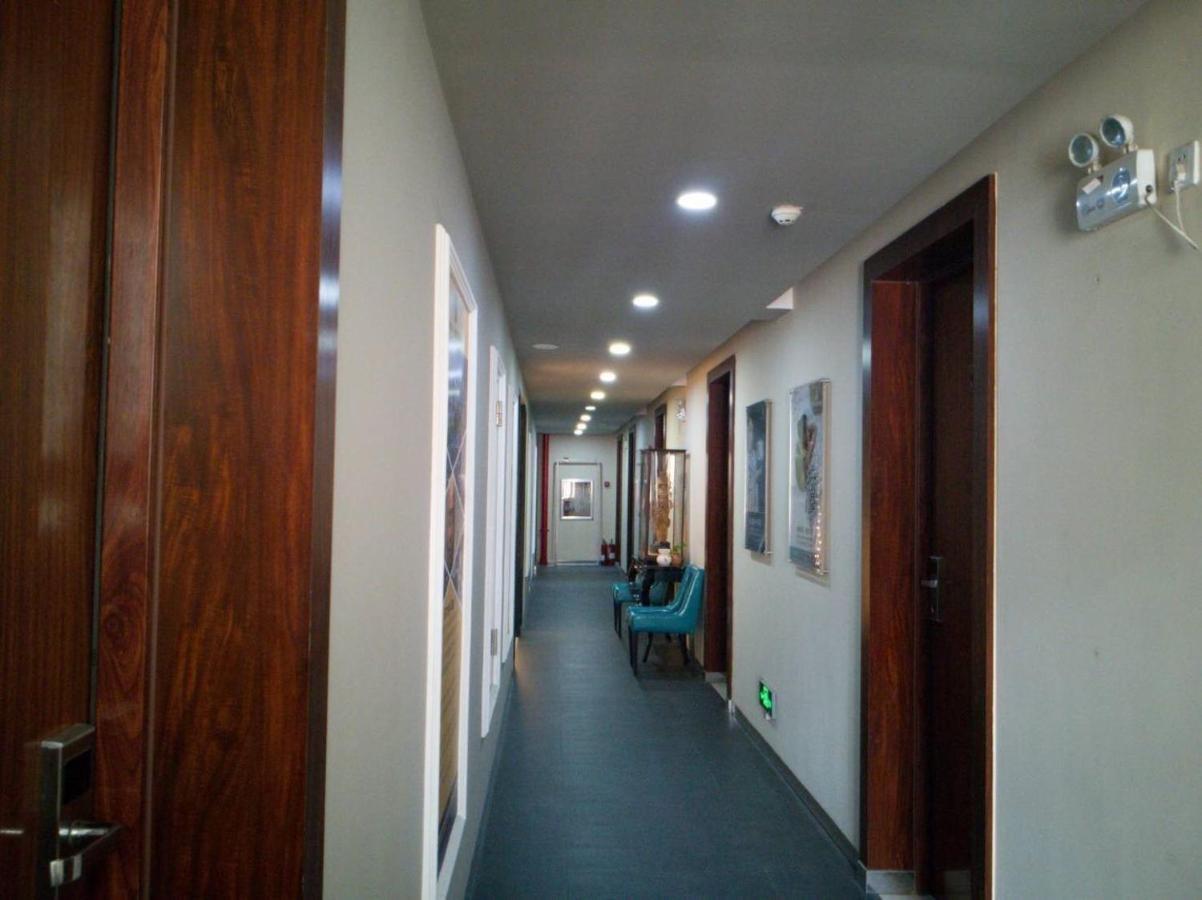Eastland Hotel & Apartment Phnom Penh Dış mekan fotoğraf
